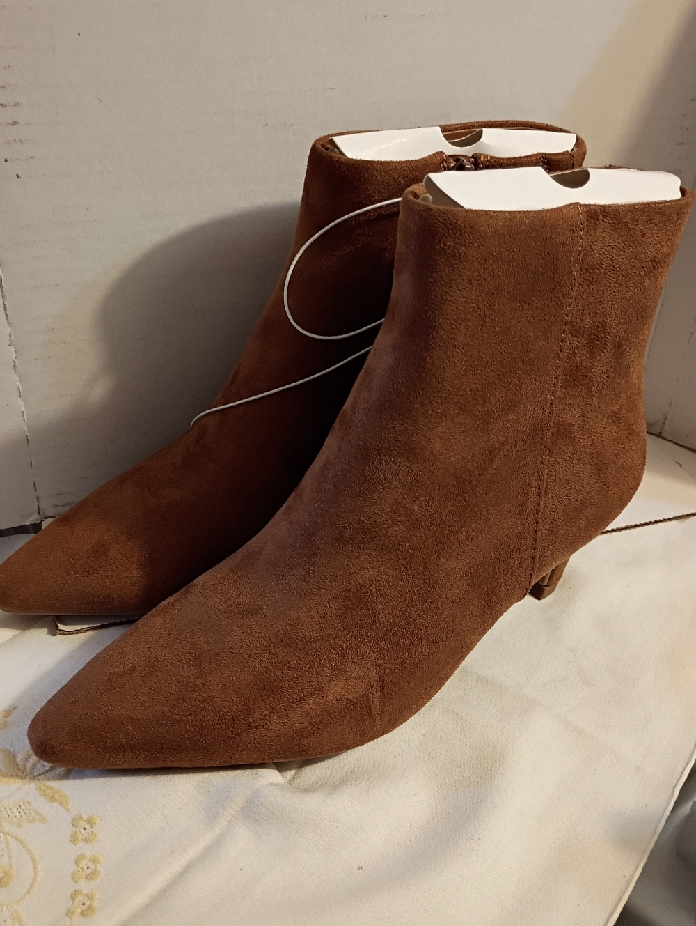 New!Universal Thread Taylor Boot Tan Kitten Heel  Women's Size 6